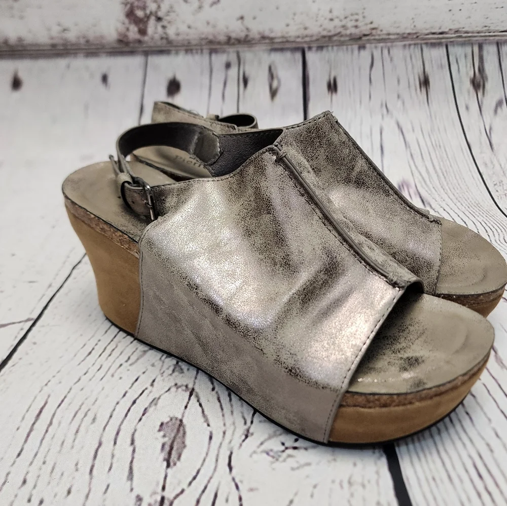 Pierre Dumas gently used